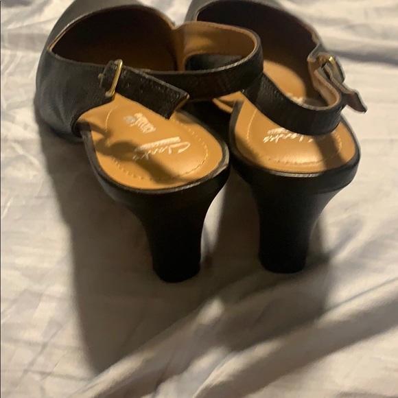 Black pointed toe heels - Picture 2 of 4